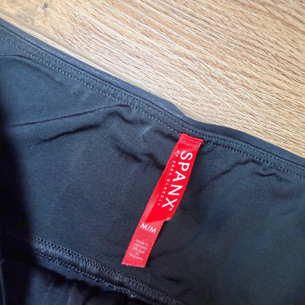 SPANX Faux Leather Leggings Size M Black High Rise Power Waist Shaping - Picture 3 of 9